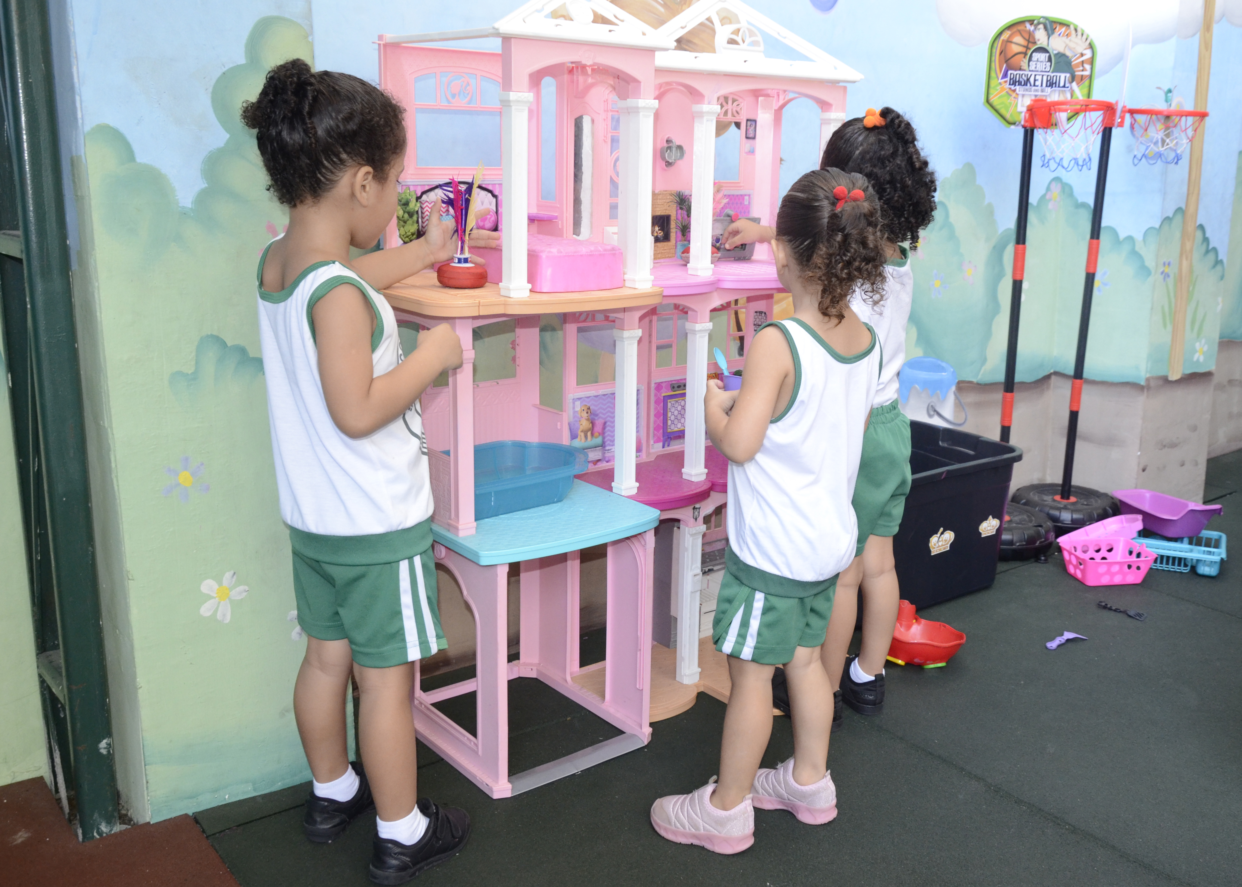 Foto dos brinquedos da escola